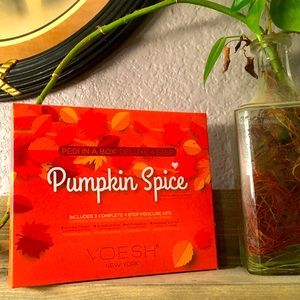 Voesh Pedicure in a Box—- Pumpkin Spice—New!